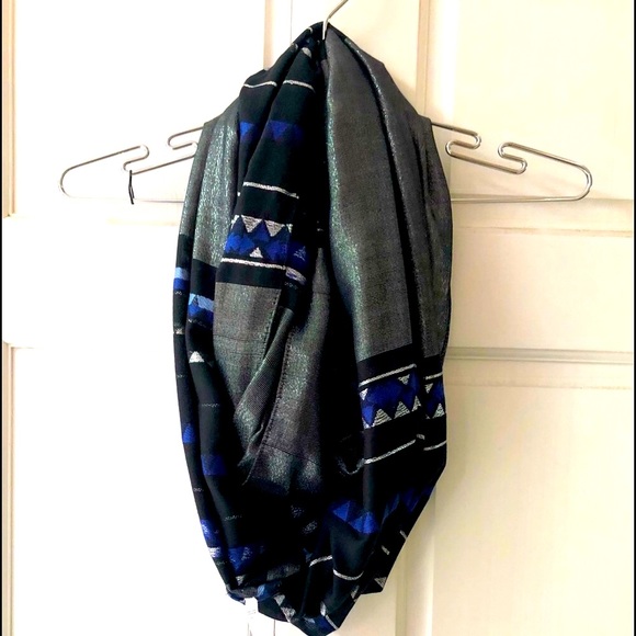 STYLE COLLECTIVE infinity scarf black/silver with blue triangle pattern NWT - Picture 6 of 10